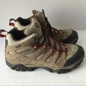 Women’s hiking boots